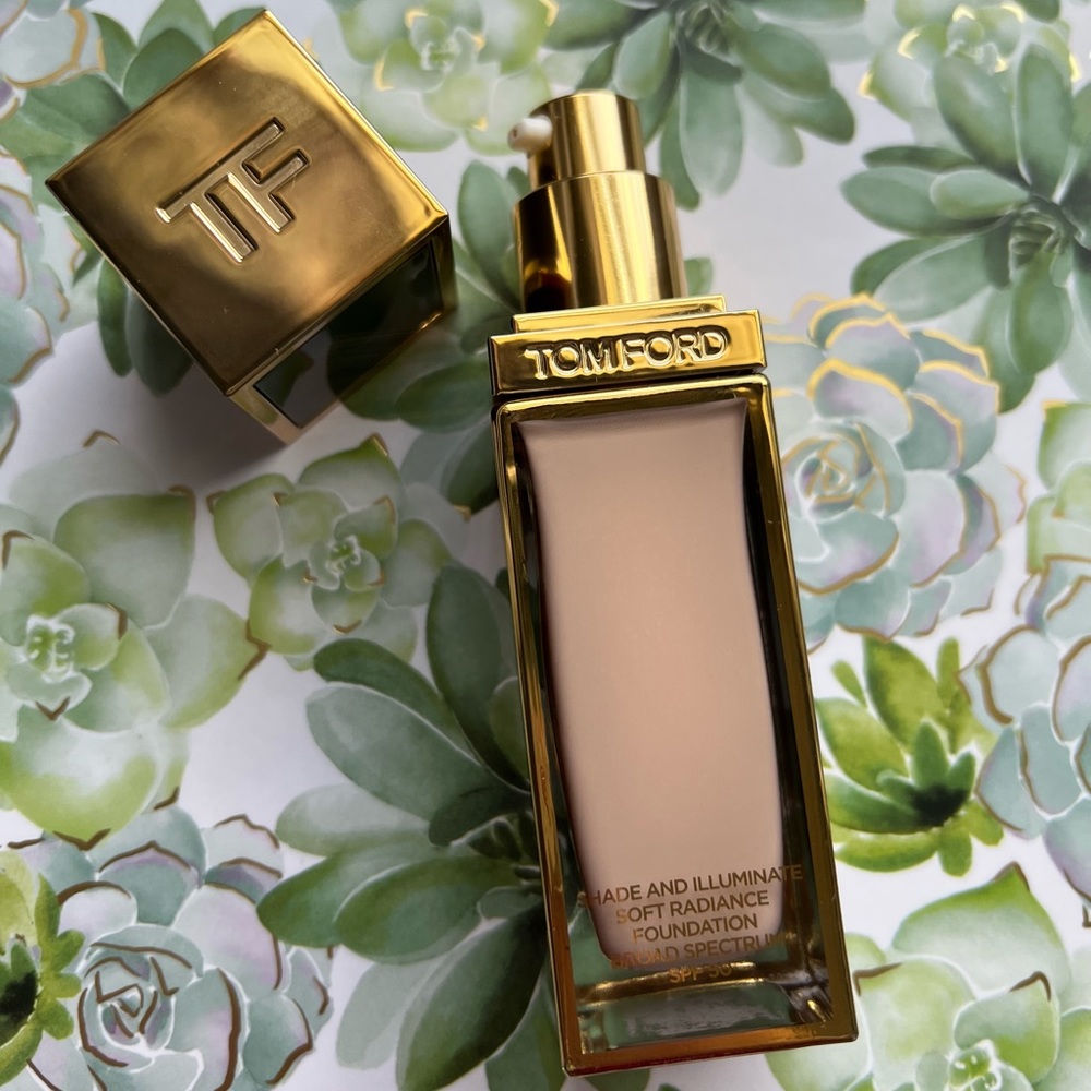 Tom Ford Shade and Illuminate Soft Radiance Foundation- Nude Ivory